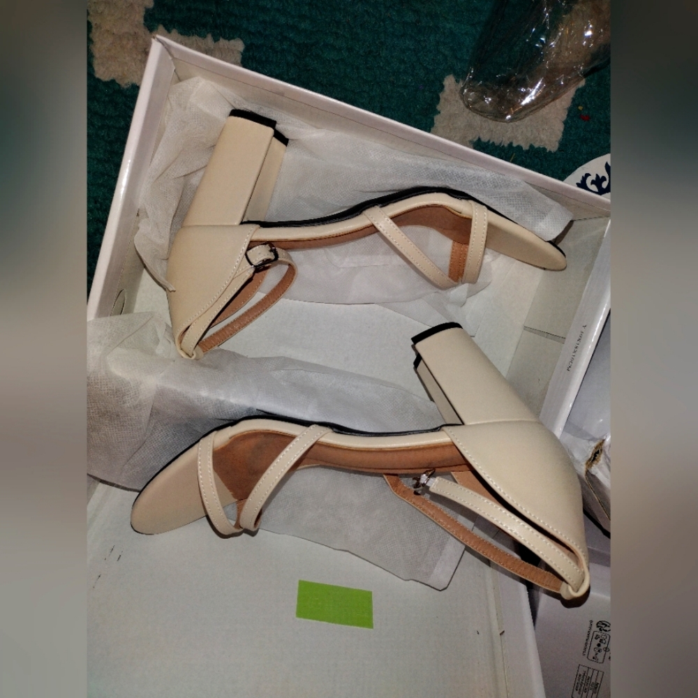 Size 9 1/2 new heels